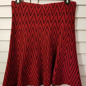 💖 3/$20 Candies size 4 flared red/black geometric skirt
